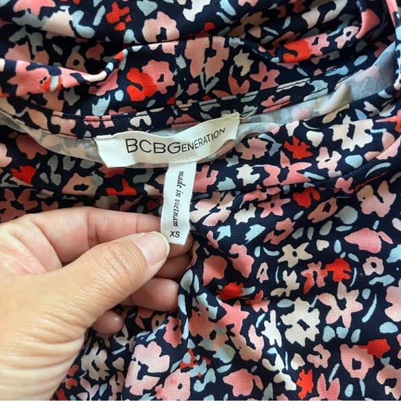 BCBGeneration Floral Babydoll Dress w Short Sleeves Red Blue Pink XS - Picture 2 of 6